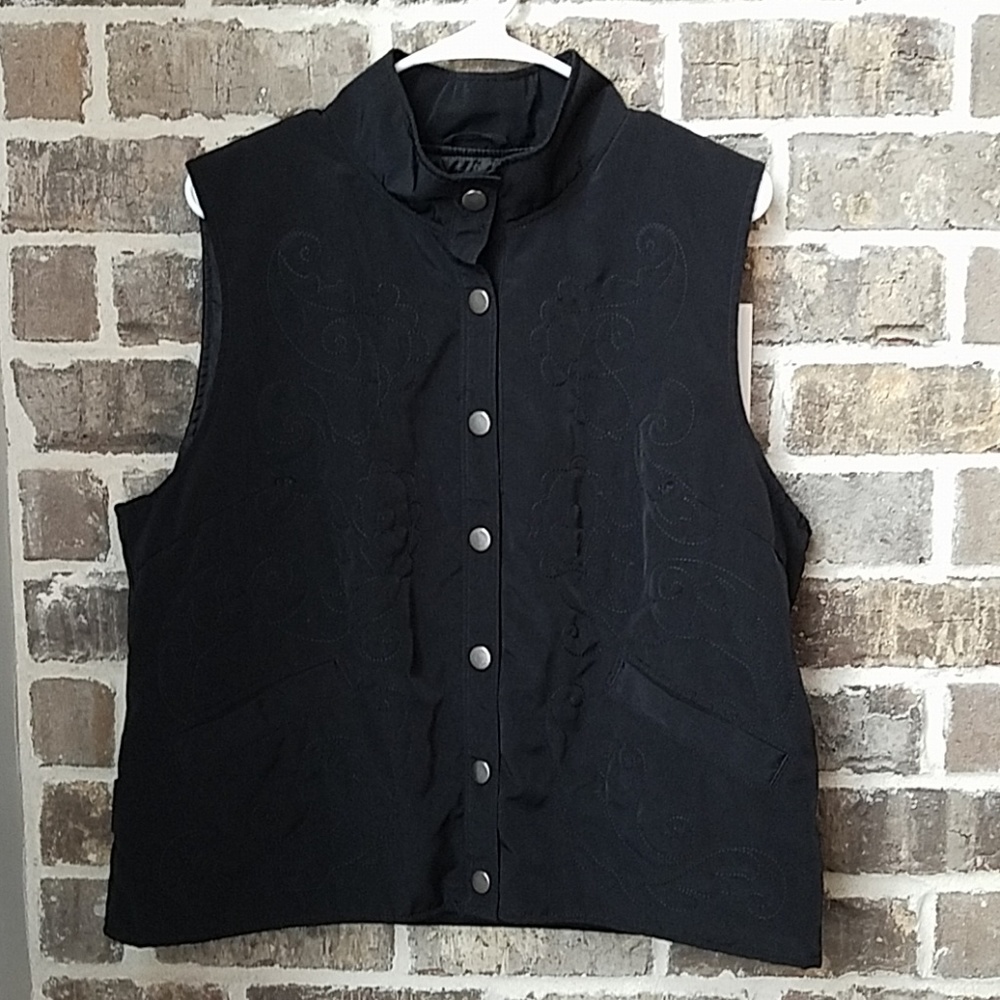 🎪❤Mountain Lake Petite Black Vest